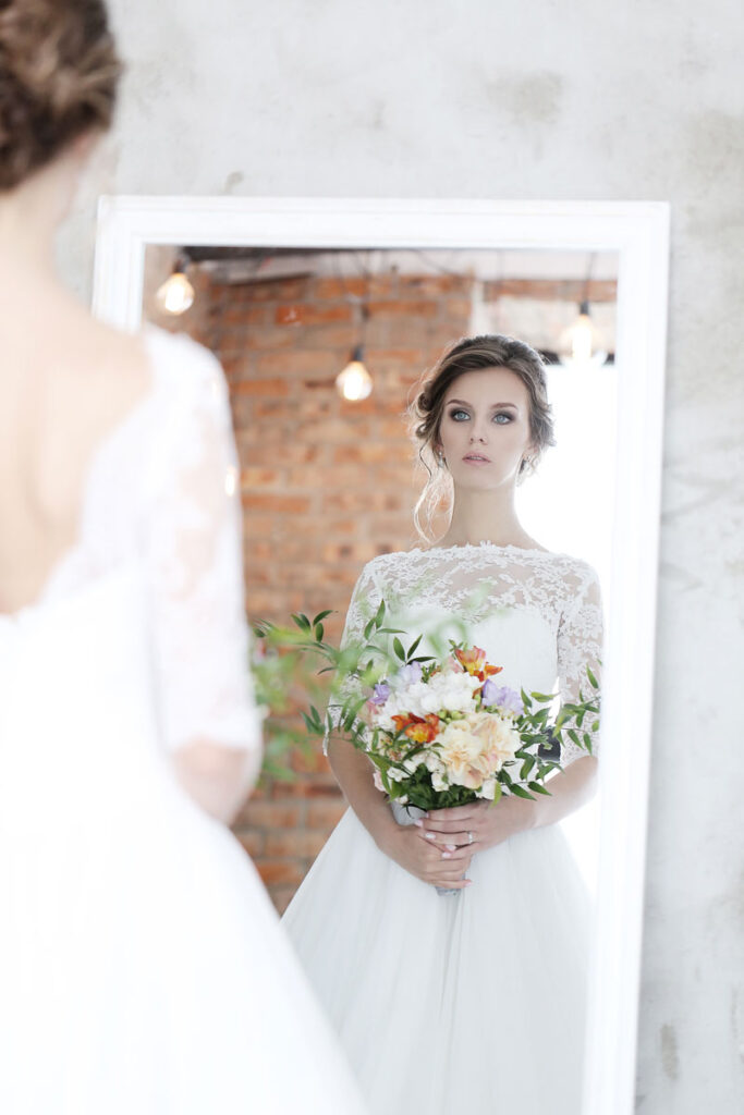 Wie-findet-man-den-richtigen-Groshandelslieferanten-fur-Hochzeitskleider