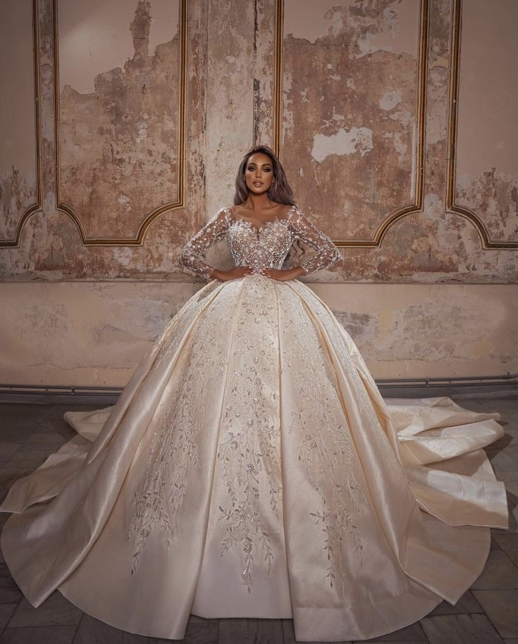 Exklusive VIP Brautkleider mit Swarovski Details und Seide 2 Schwarze Brautkleider