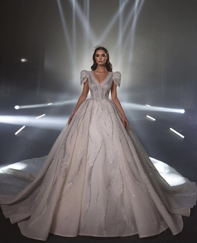 Minimalist Wedding Dresses for Modern Brides