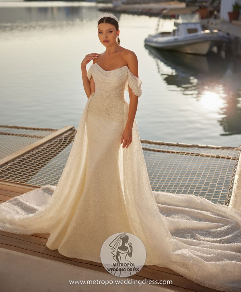The Wedding Dress Styles That Never Go Out of Fashion 4 Off the Shoulder Wedding Dresses