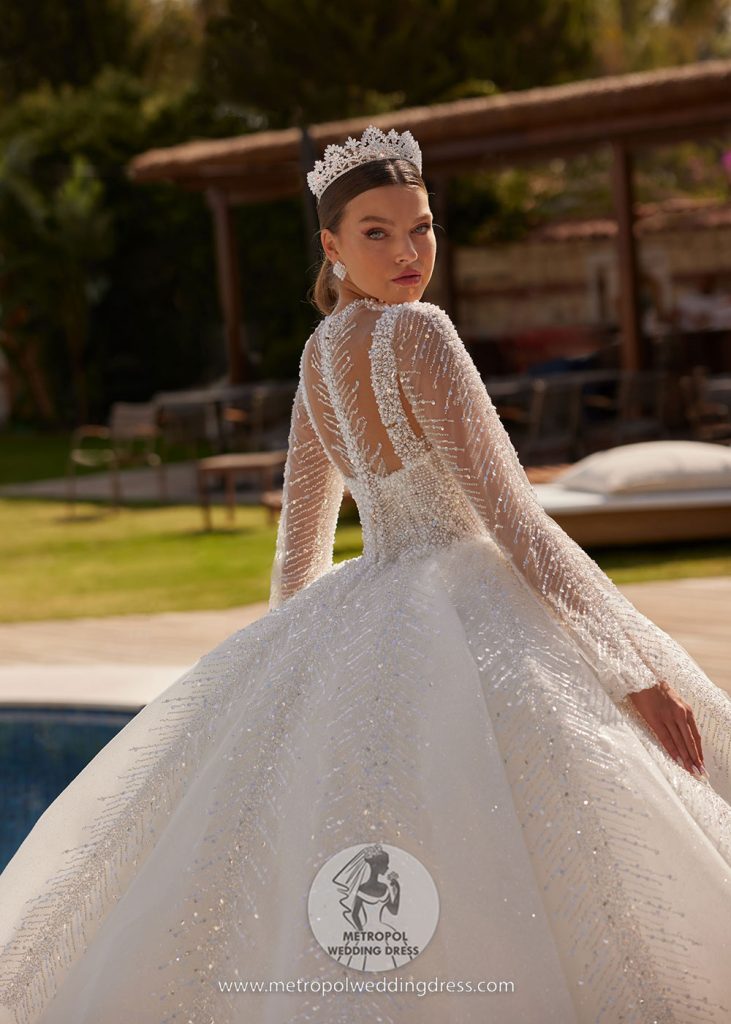 The Best Wedding Dresses for Small and Intimate Weddings 3 The Best Fabrics for Intimate Wedding Dresses
