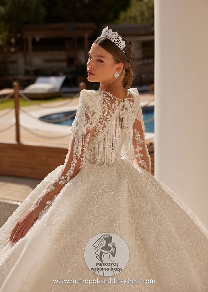 Modern Minimalist Wedding Dress 4 Timeless Bridal Style 1