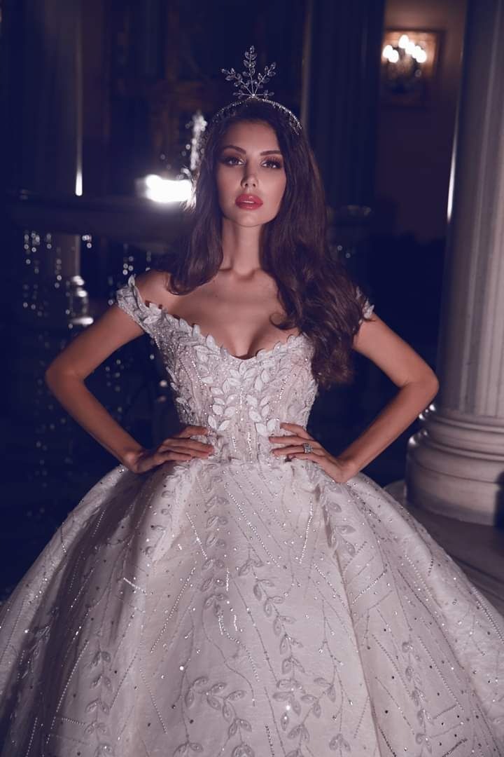 Dentelle satin ou tulle comment choisir le bon tissu 1 délai de confection d’une robe de mariée de créateur